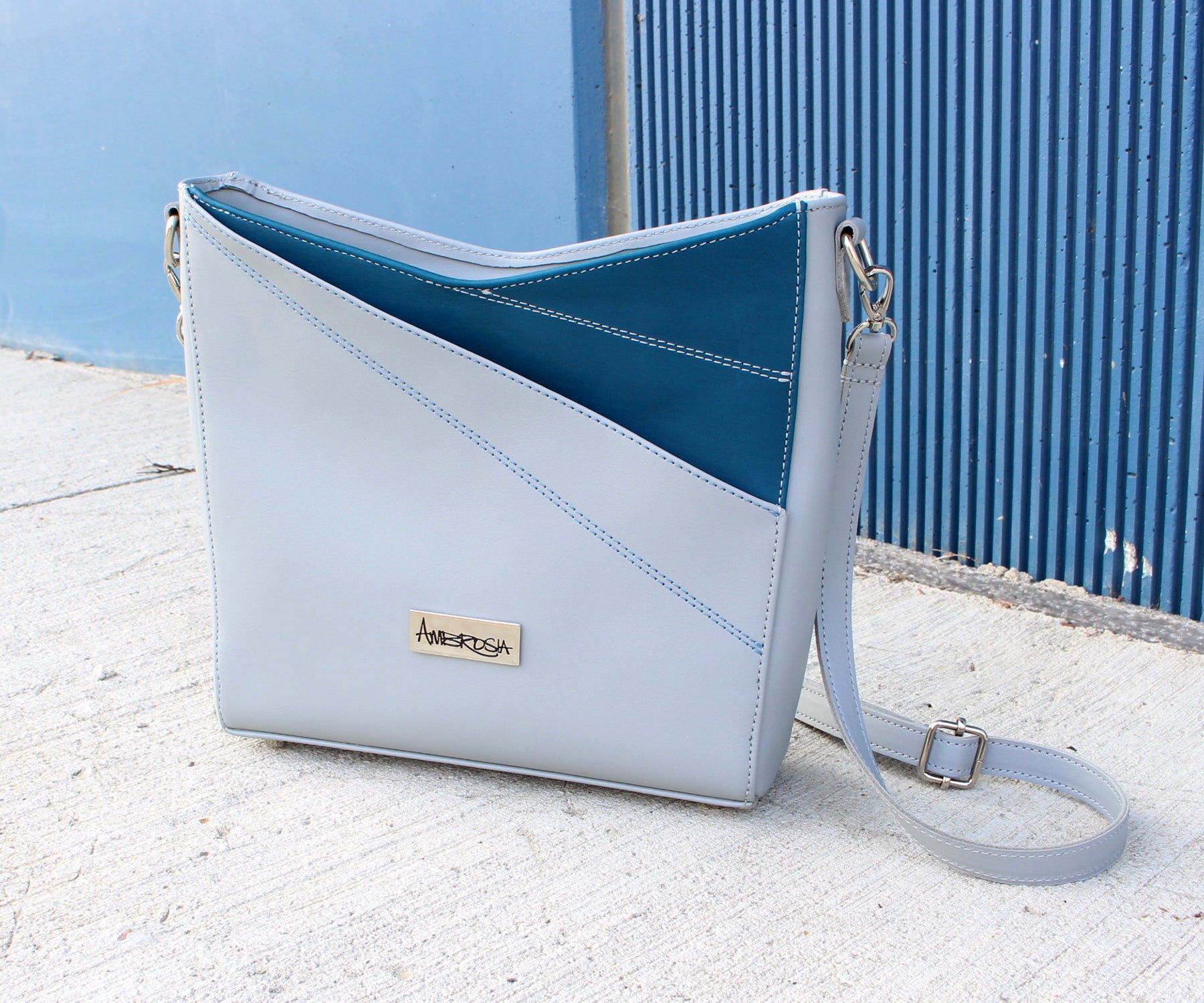 Angular Designer Leather Galloper Gray Blue Handbag