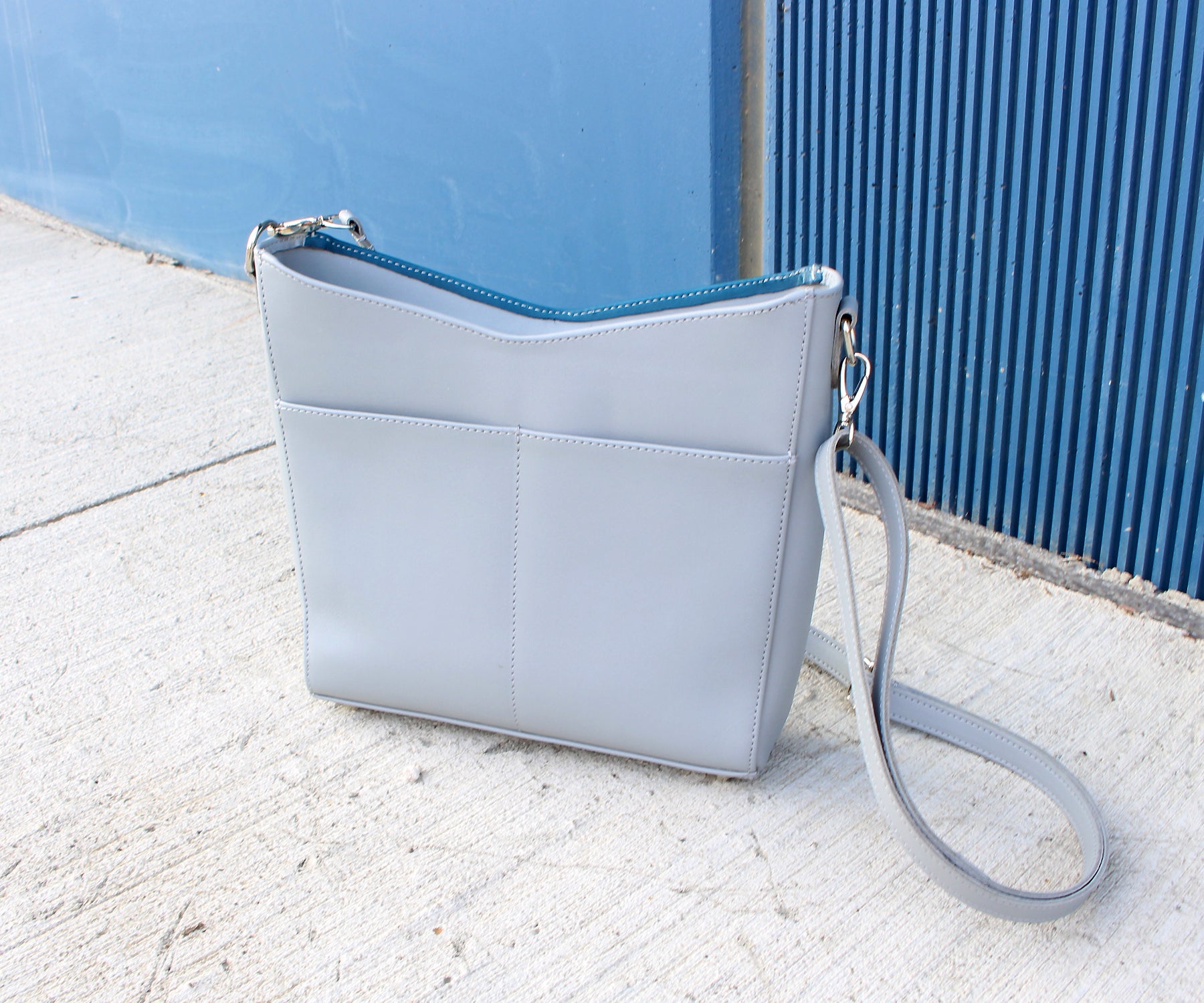 Angular Designer Leather Galloper Gray Blue Handbag