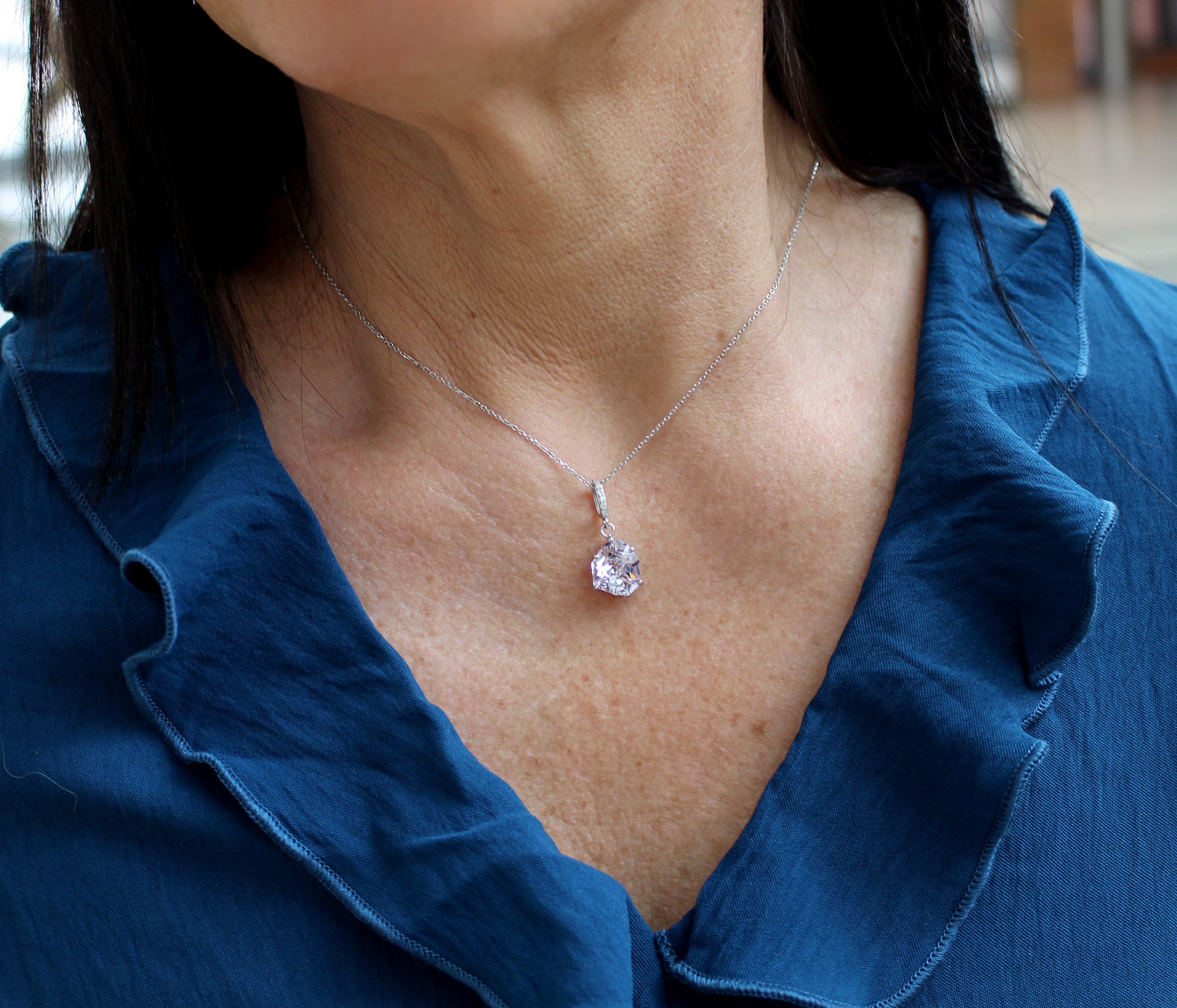 Collar de diamantes y amatista rosa de corte angular