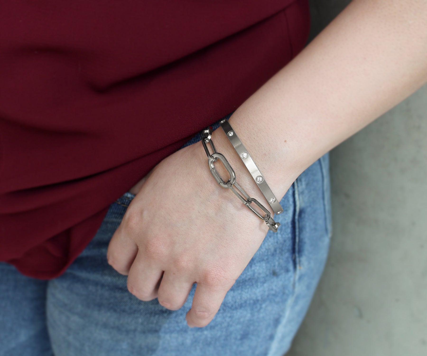 Pulsera estrecha de acero inoxidable con forma de estrella
