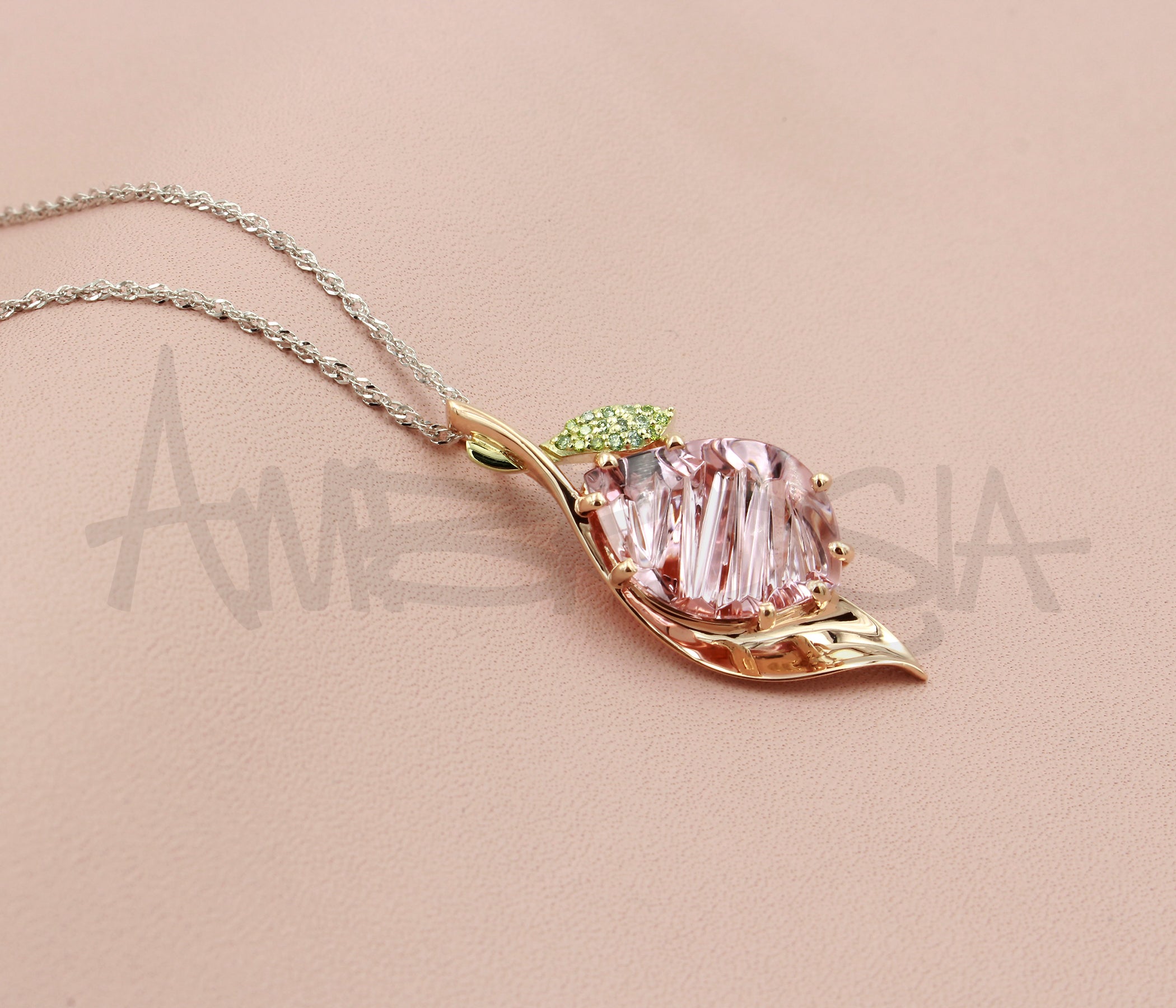 Collar de diamantes y amatista rosa de corte angular