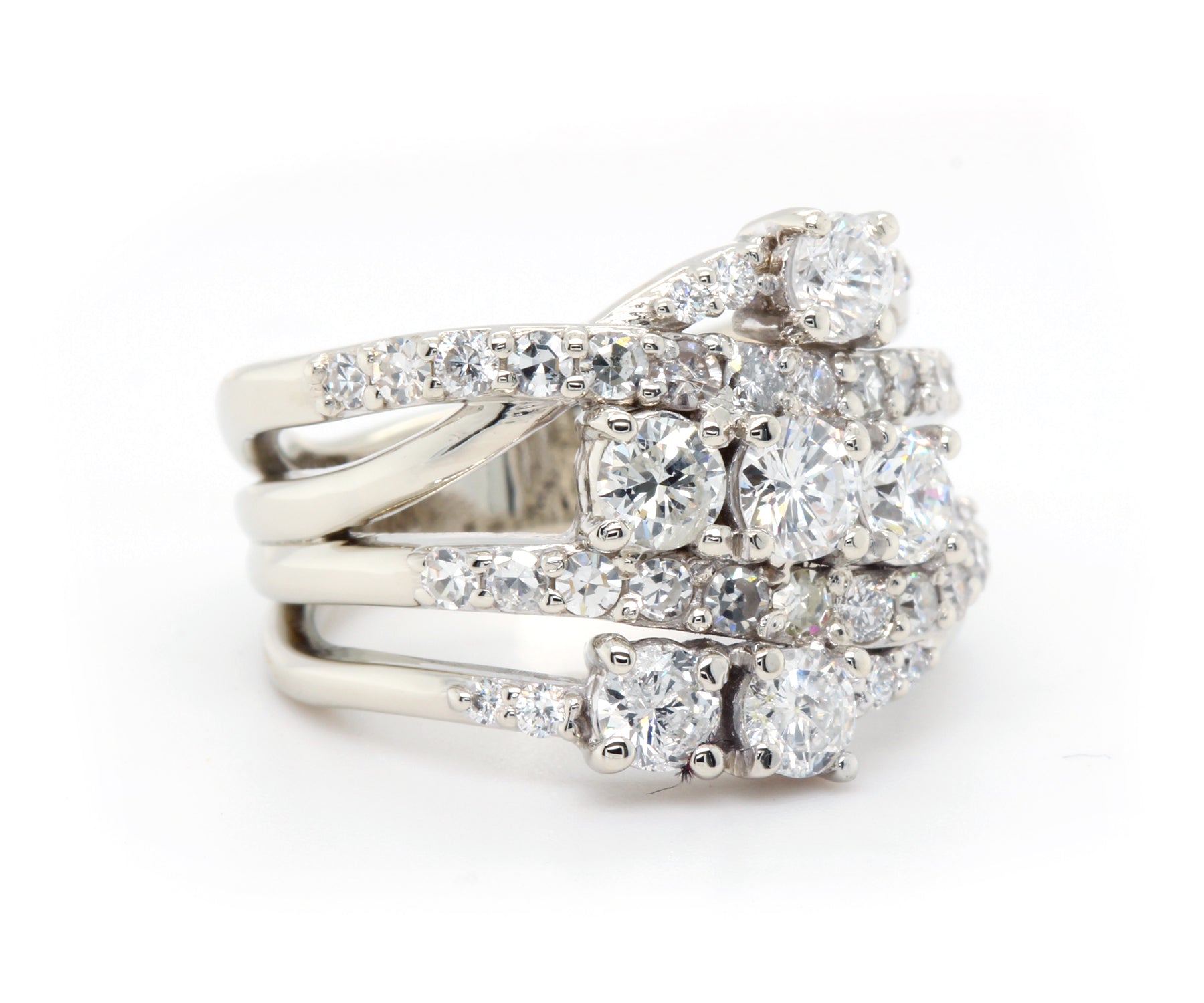 Rediseño de anillo de bodas de diamantes con tejido de varias filas