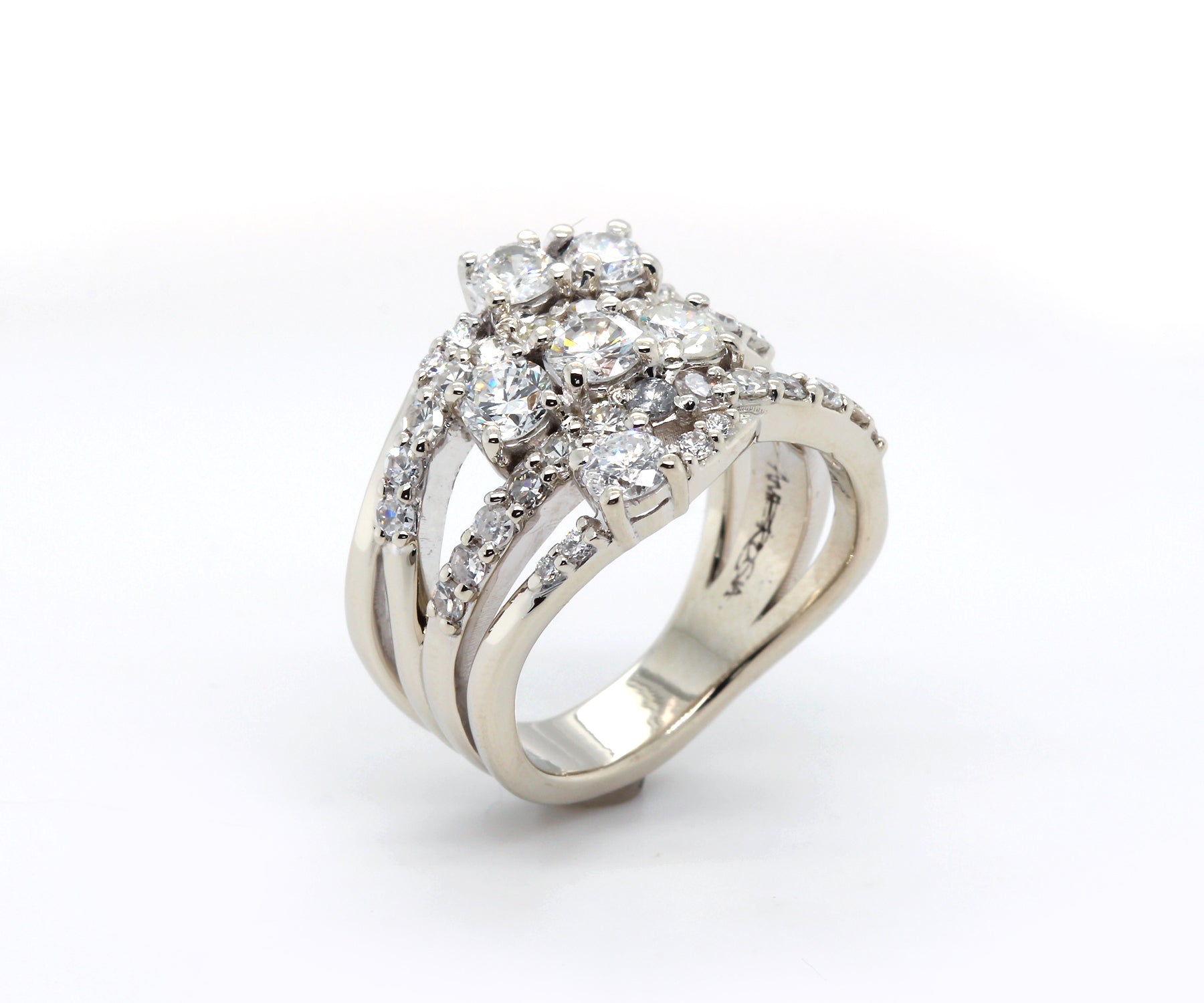 Rediseño de anillo de bodas de diamantes con tejido de varias filas