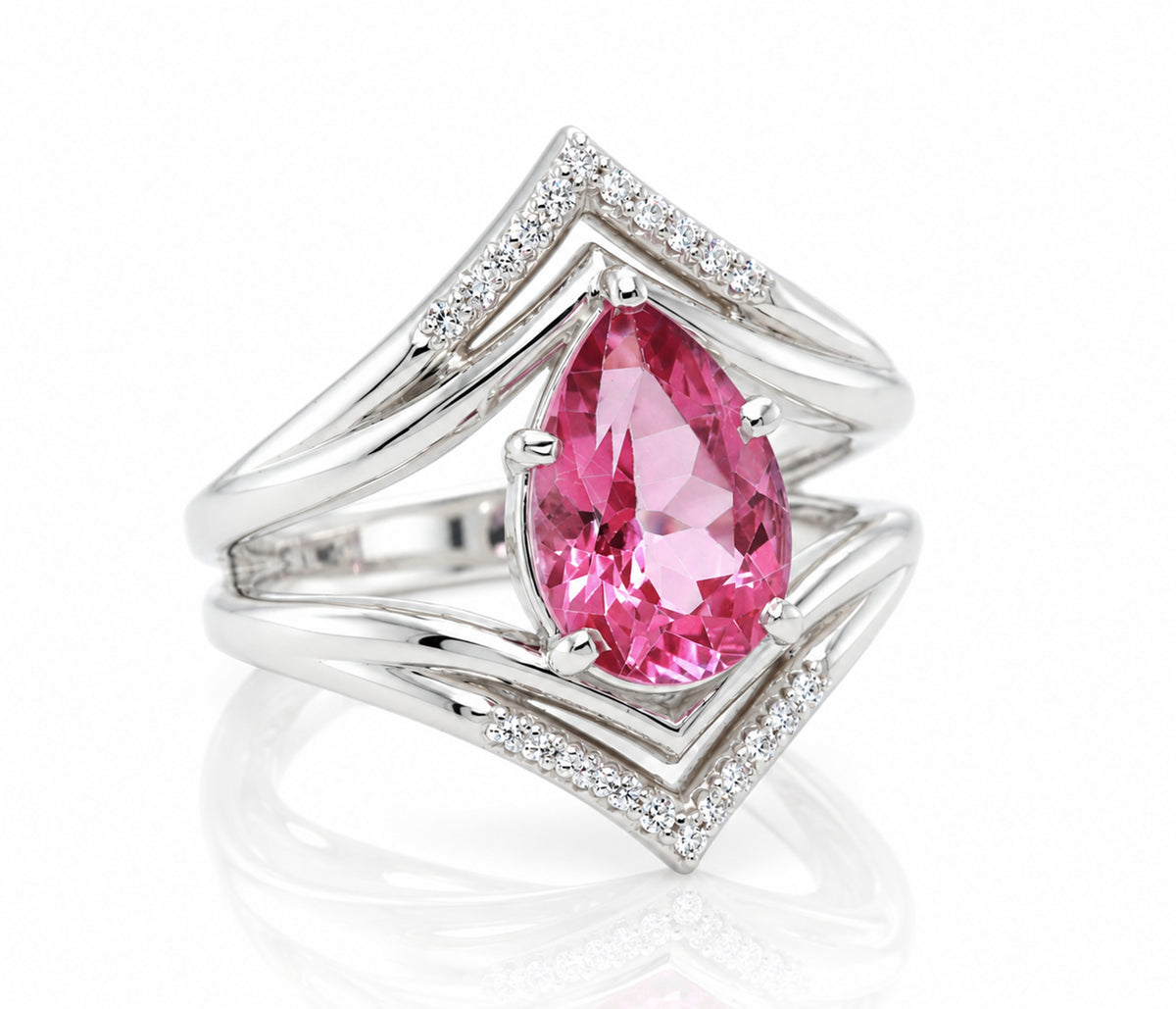 Anillo Art Déco dorado con halo de ágata musgosa y hexágono