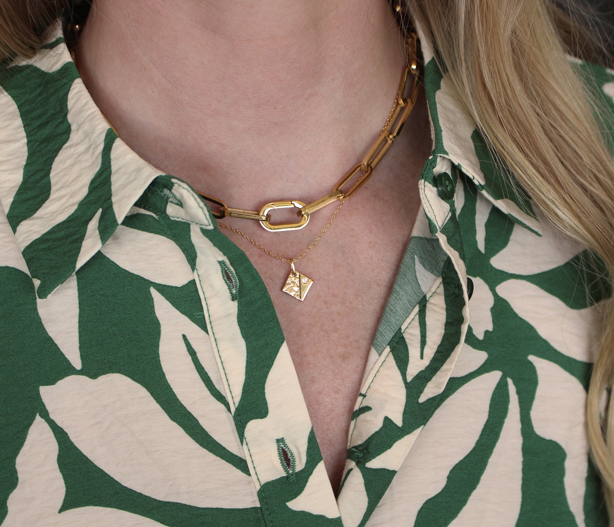 Pulsera de oro con eslabones ligeros y clip de papel