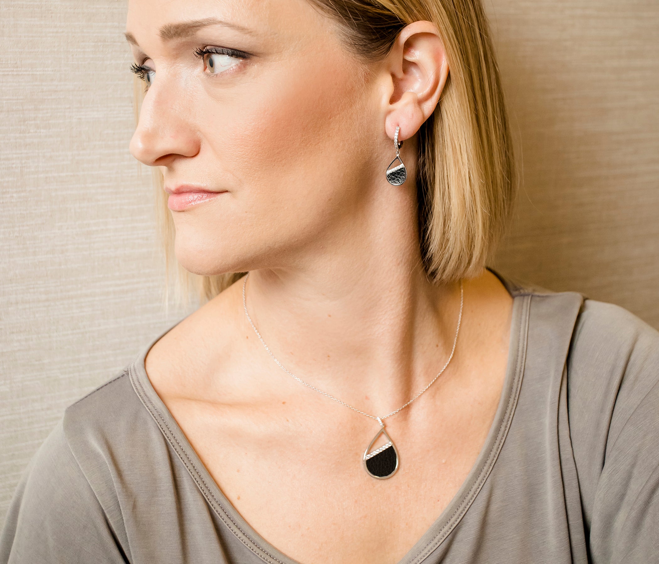 Teardrop Leather Inlay Crystal Silver Necklace