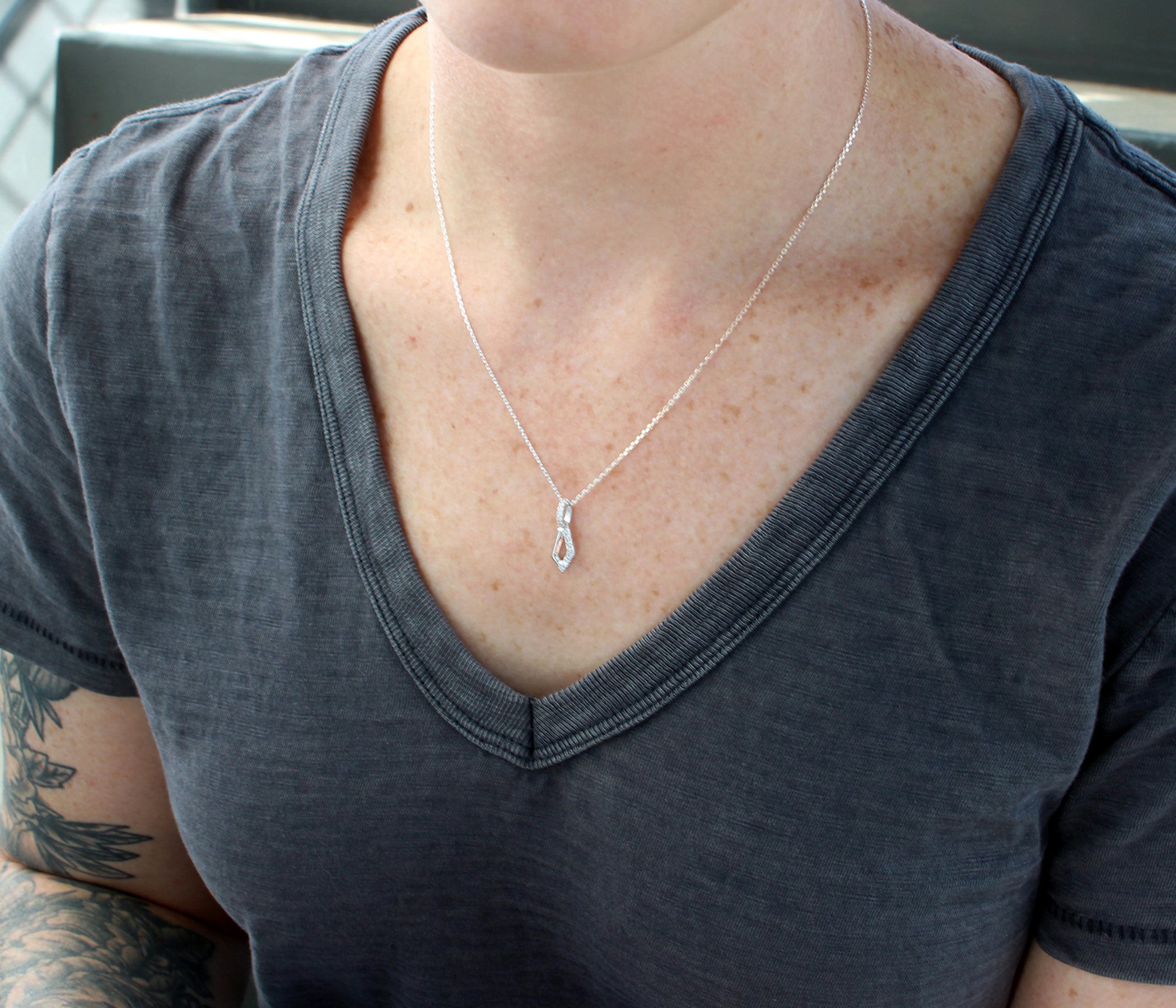Collar de plata con cristales pavé y mini rombos