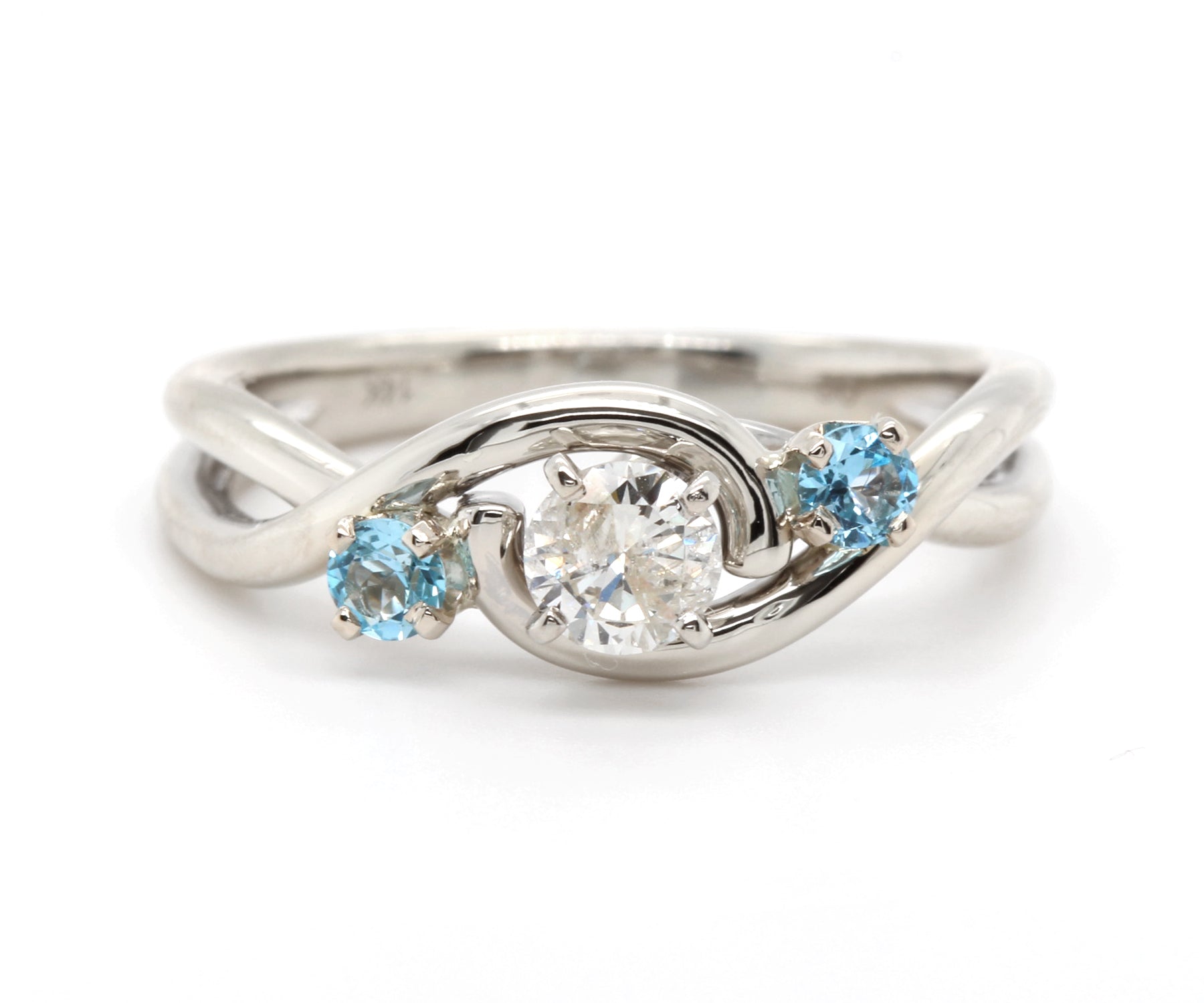 Swirl Weaved Solitaire Diamond Ring