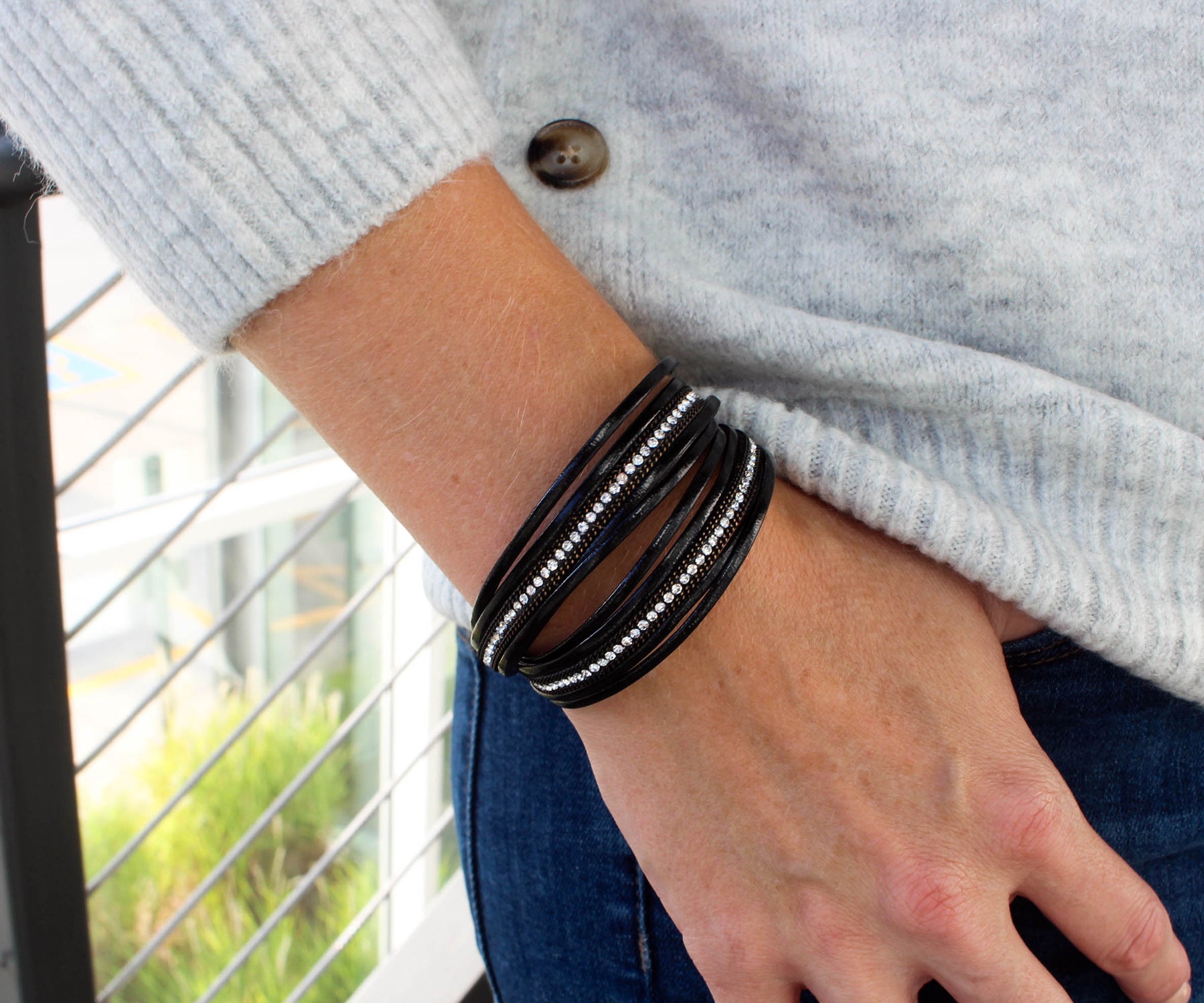 Pulsera doble vuelta negra metalizada brillante