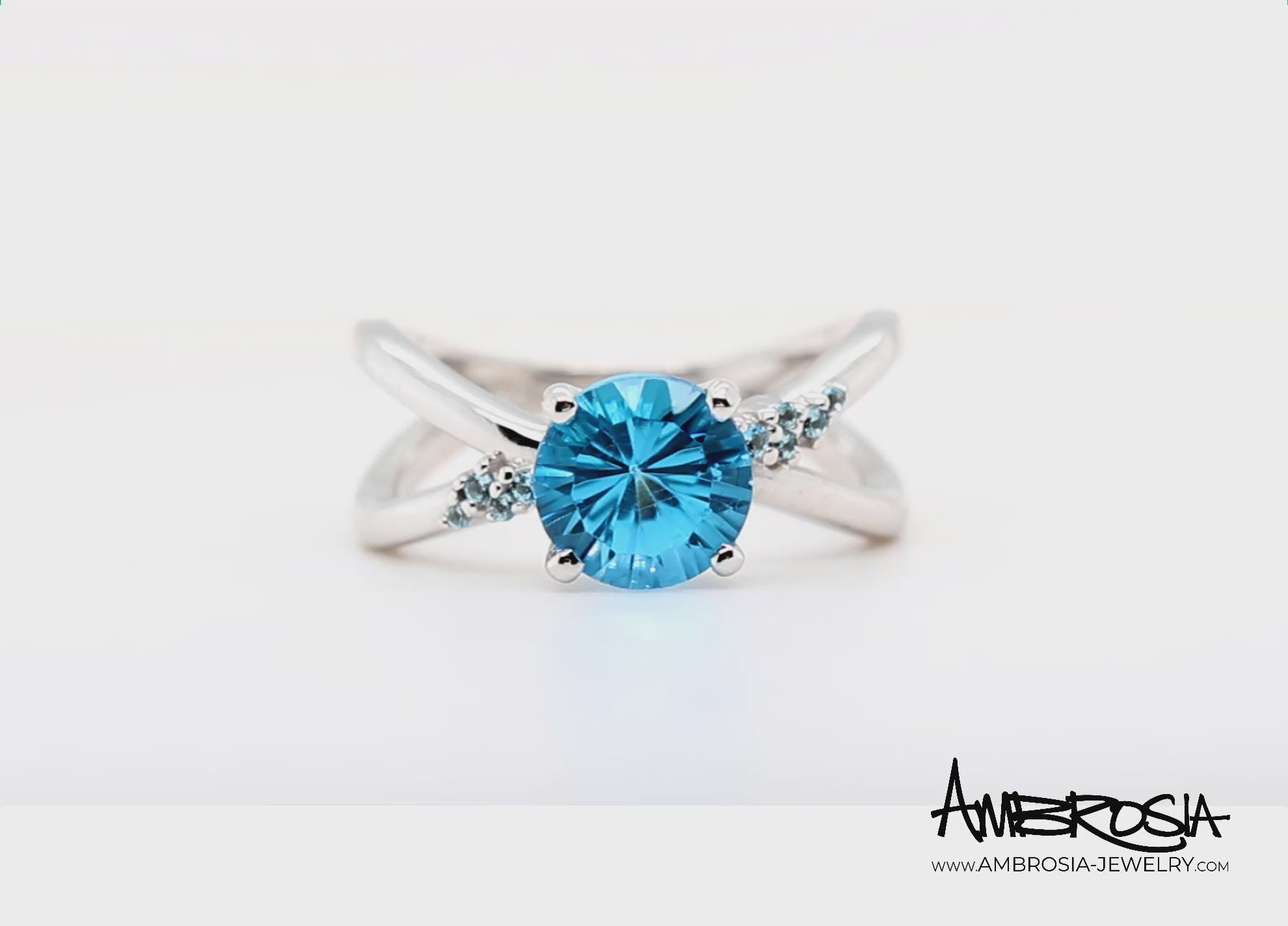 Anillo de topacio azul con forma de estrella entrecruzada