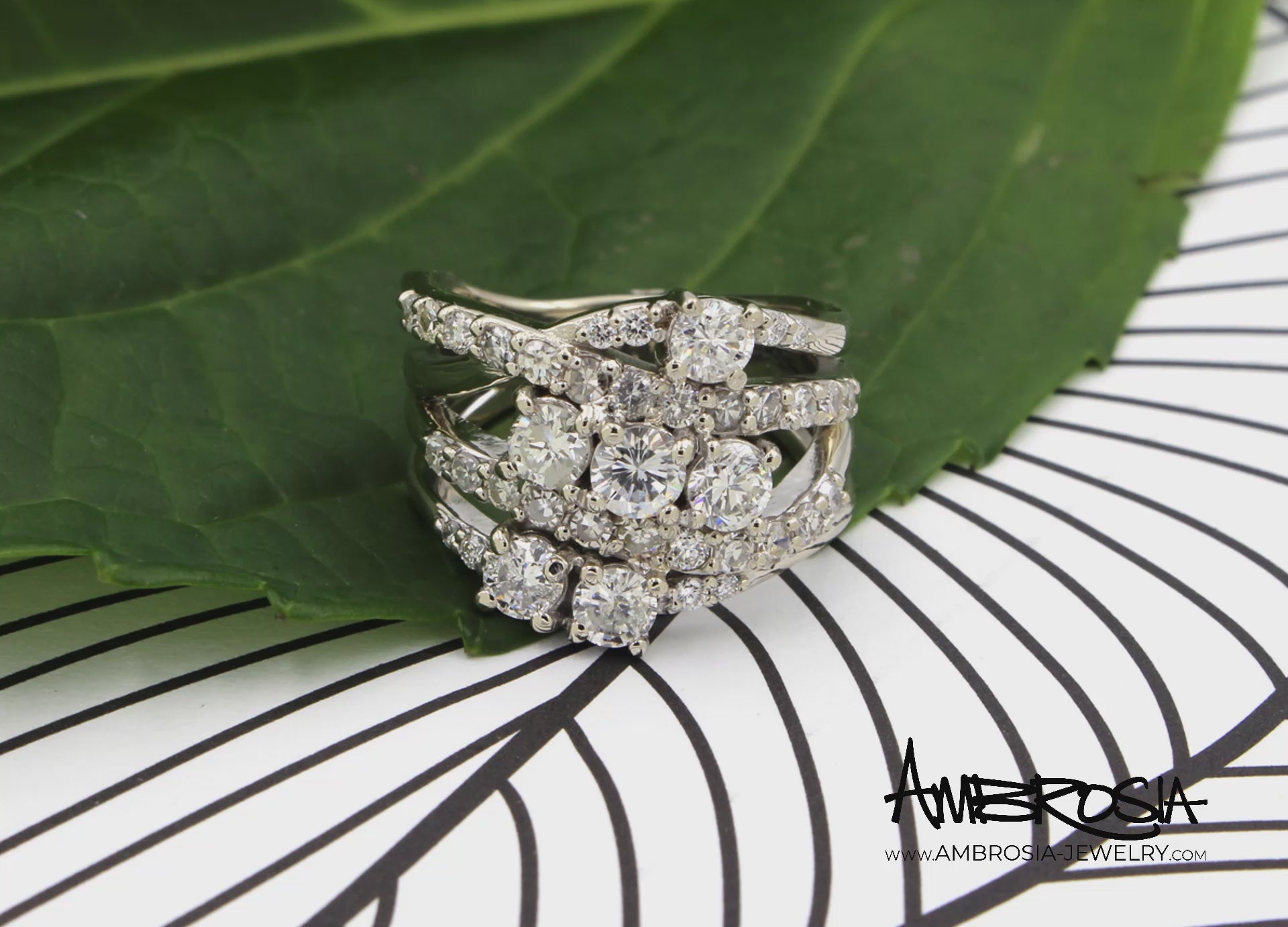 Rediseño de anillo de bodas de diamantes con tejido de varias filas
