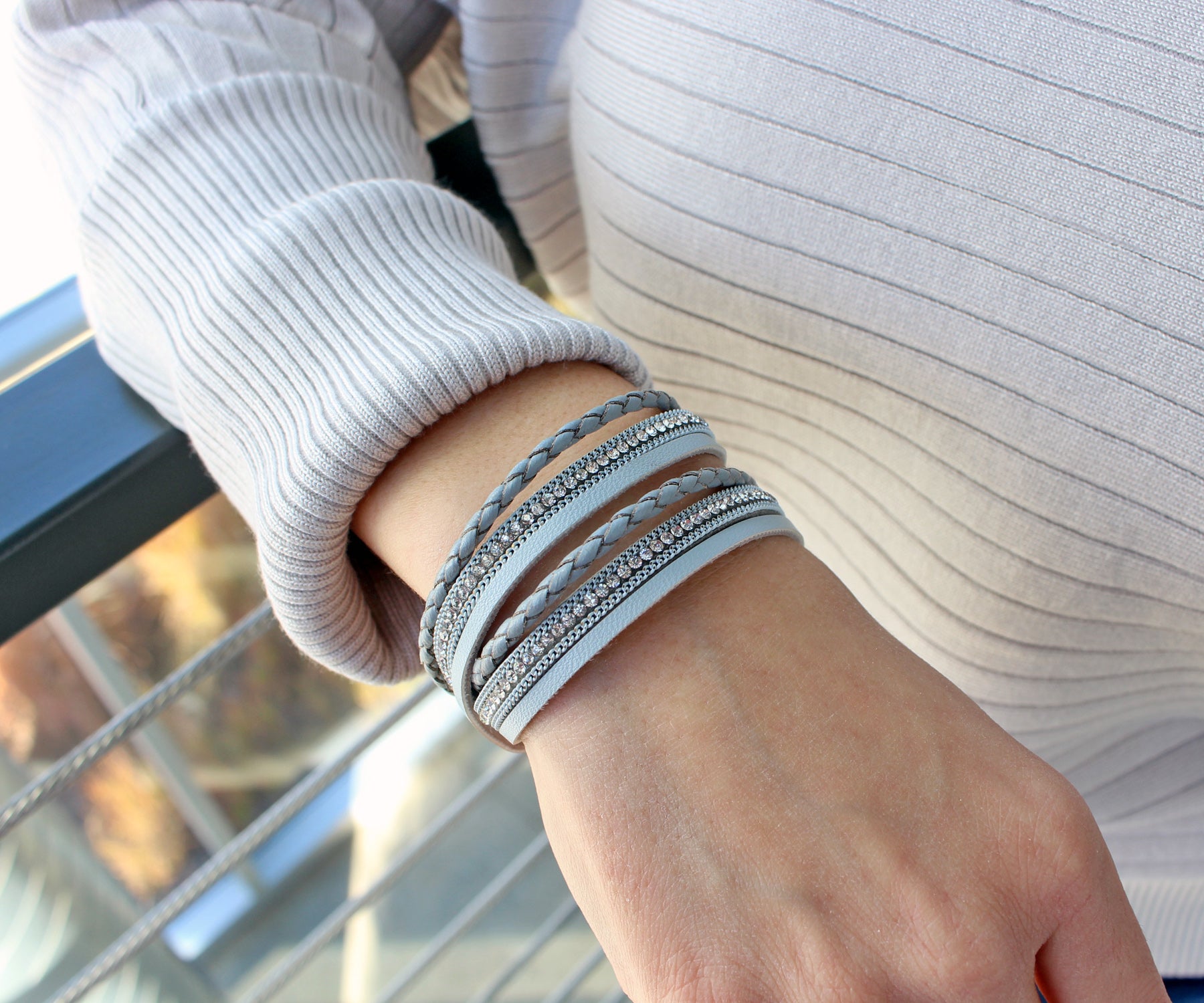 Pulsera trenzada gris brillante