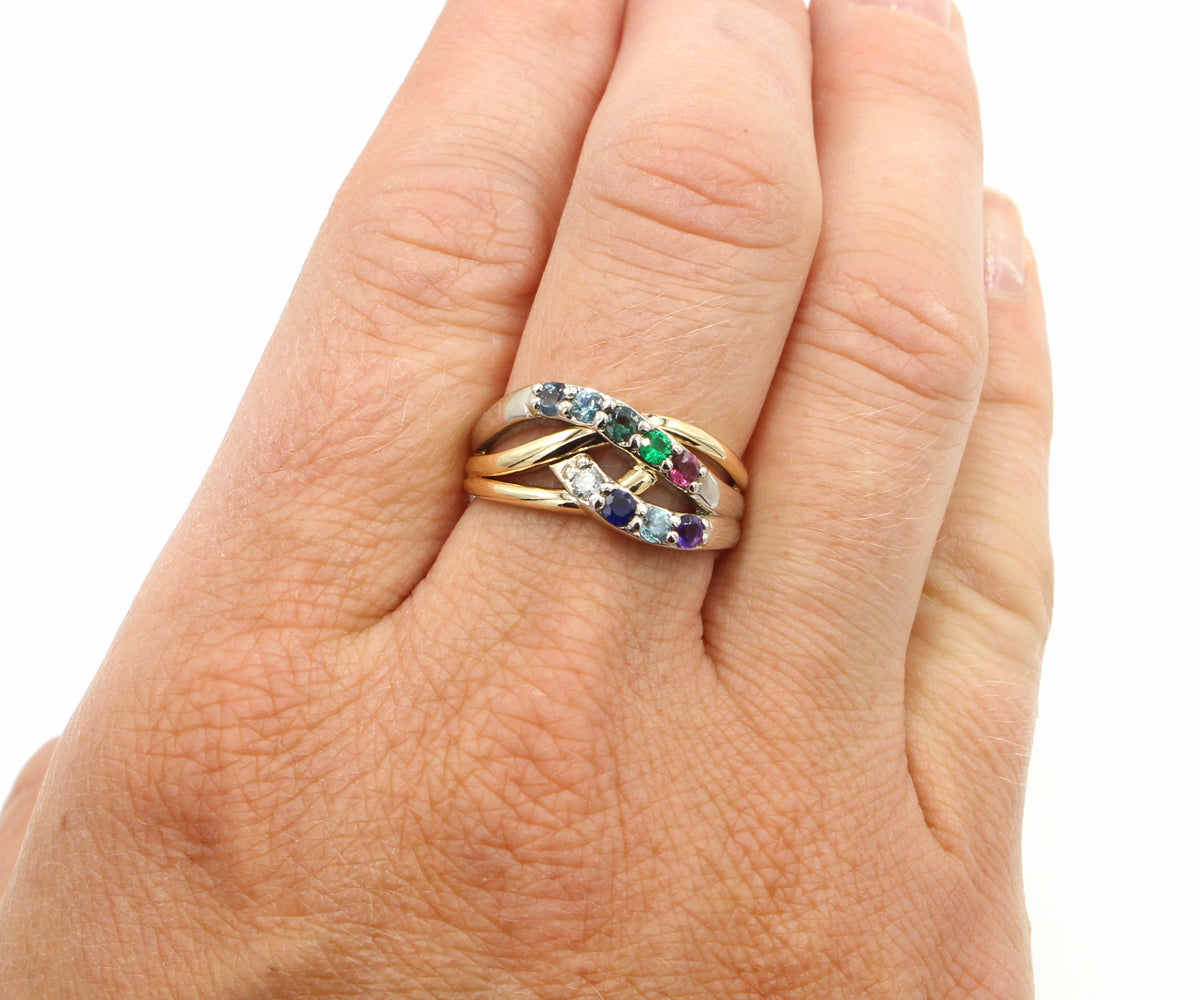Anillo de oro de dos tonos con piedra natal de abuela