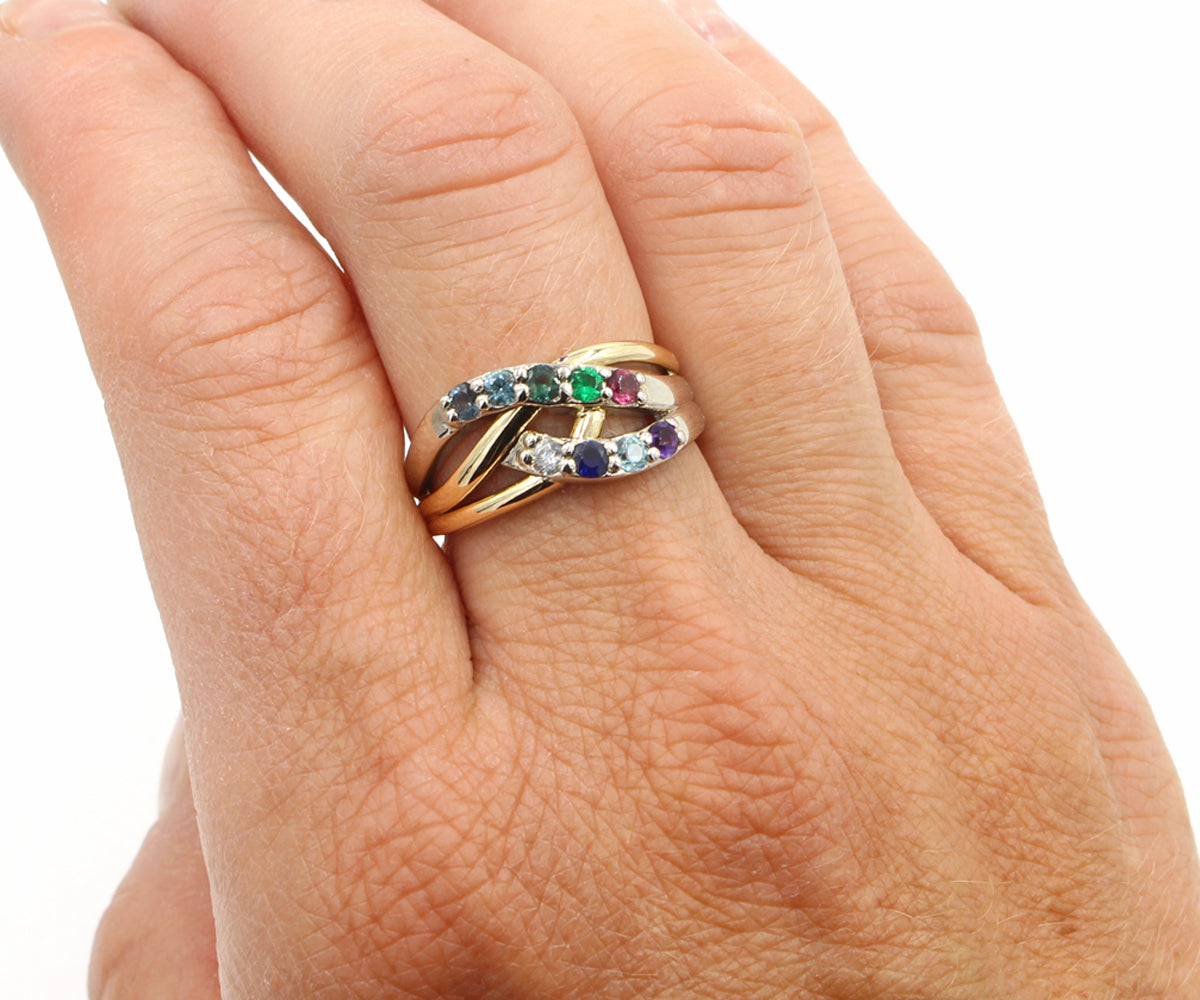 Anillo de oro de dos tonos con piedra natal de abuela