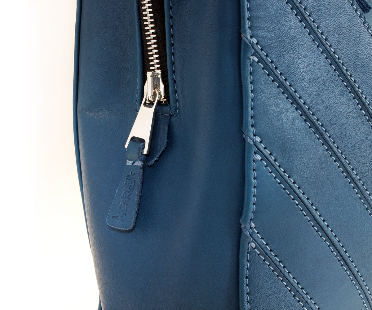 Cartera cruzada de piel auténtica en azul prusiano