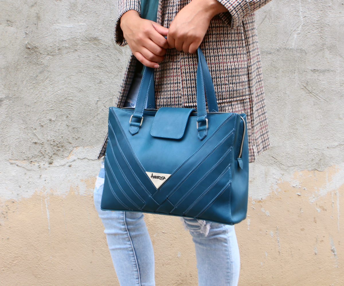 Cartera cruzada de piel auténtica en azul prusiano