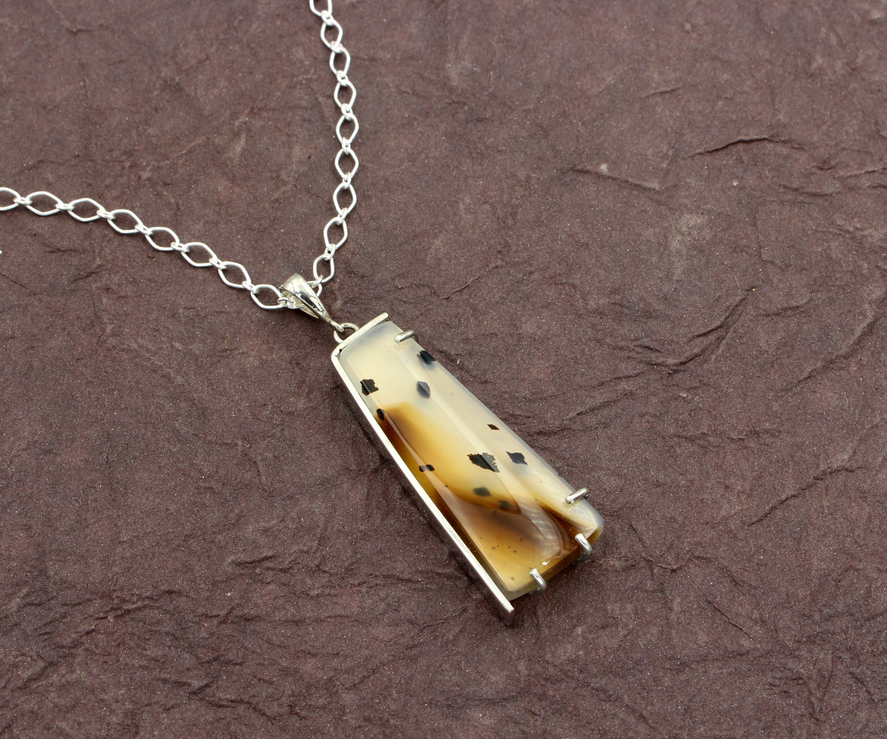Collar angular de ágata de Montana con manchas de gato salvaje