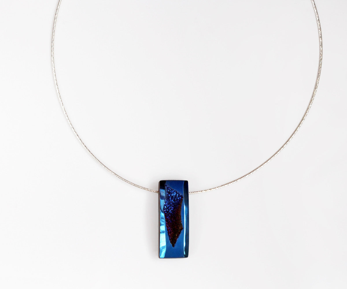 Collar moderno de drusa azul zafiro
