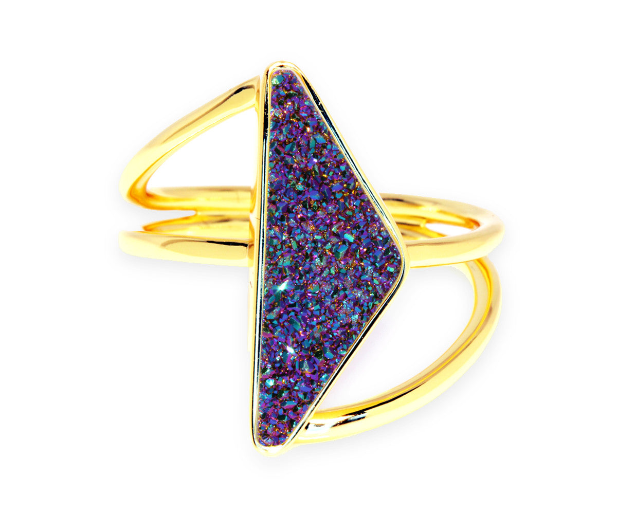 Anillo de oro con drusa de arcoíris morado y doble torsión
