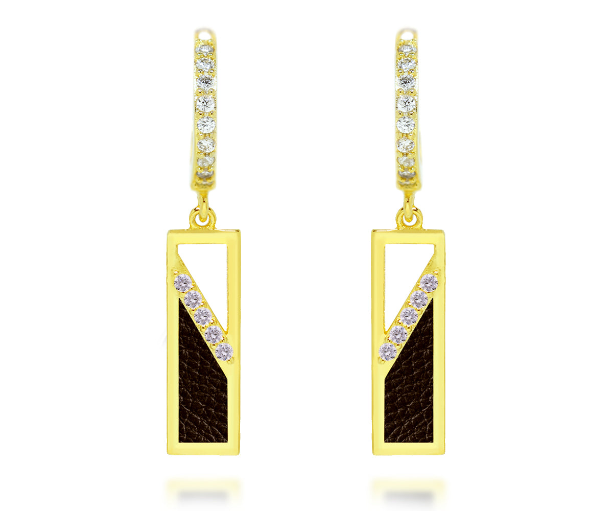 Pendientes dorados con incrustaciones de cuero rectangular
