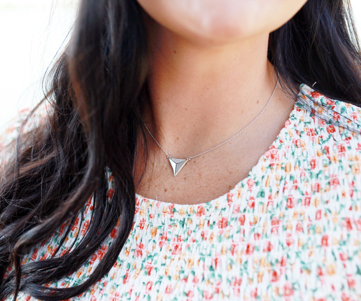 Collar Triángulo Pavé Cristal