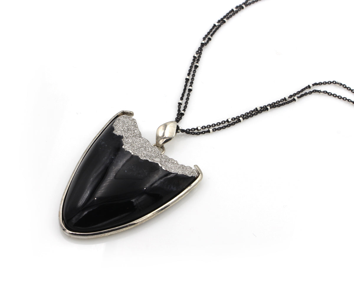 Collar exclusivo de cuarzo negro druzy de platino