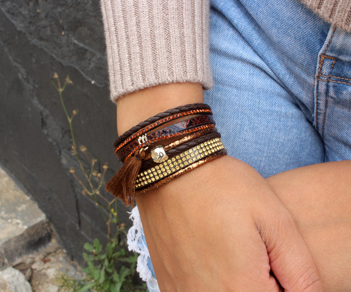 Pulsera de cuero marrón con borlas de diamantes de imitación
