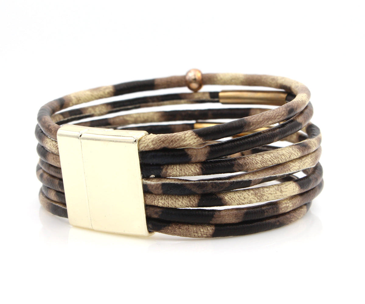Pulsera de cuero color canela con estampado animal de leopardo