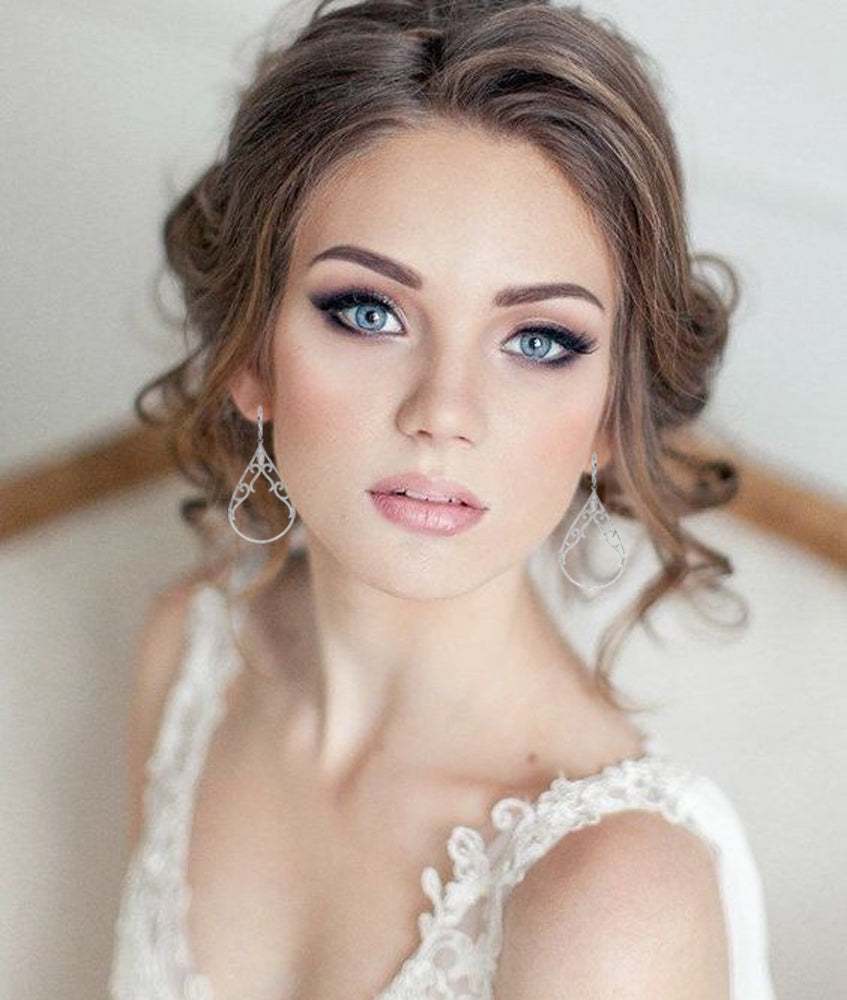 Elegantes pendientes vintage con forma de lágrima y diamantes