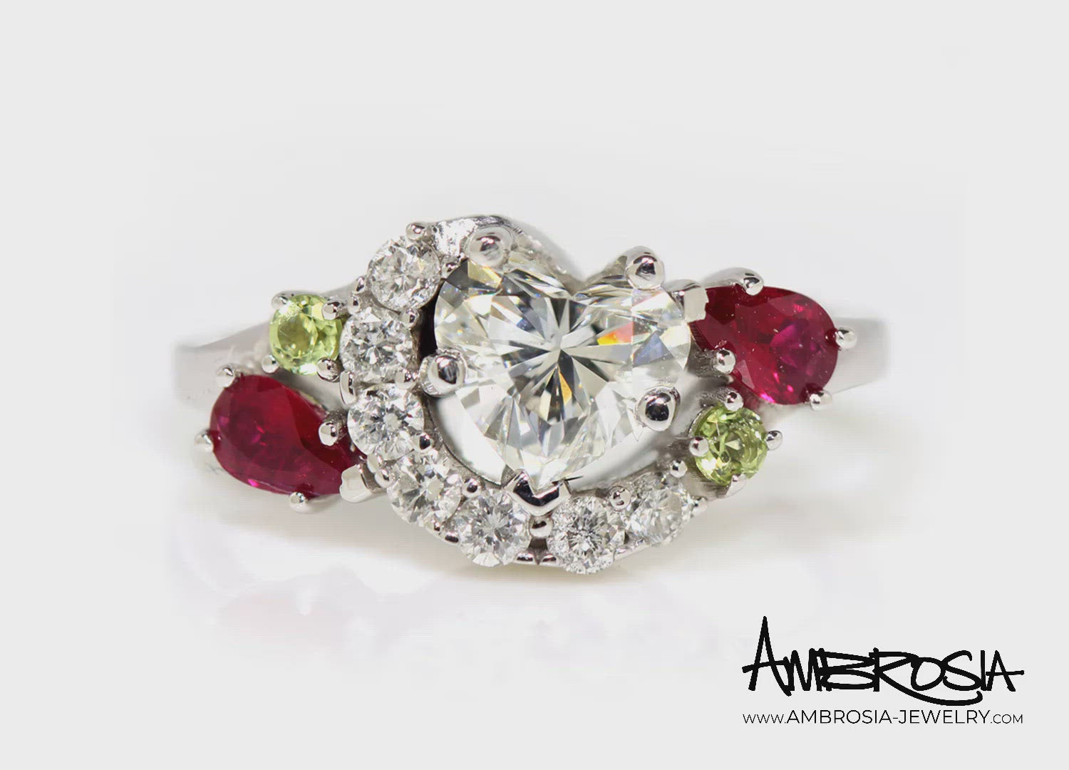 Anillo familiar con rubí y diamante en forma de corazón rediseñado
