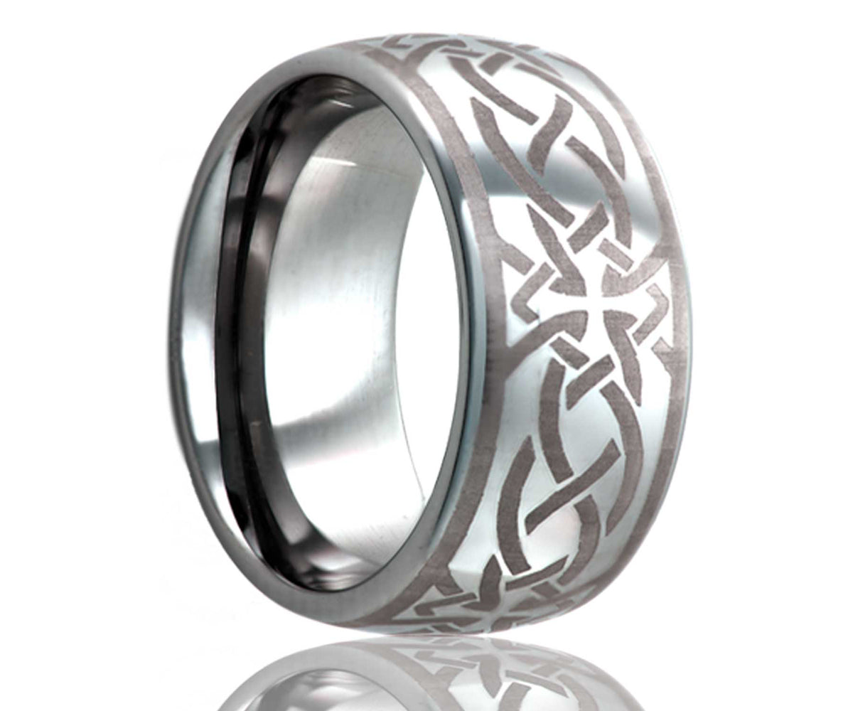 Anillo de cruz grabado con láser y cúpula de titanio