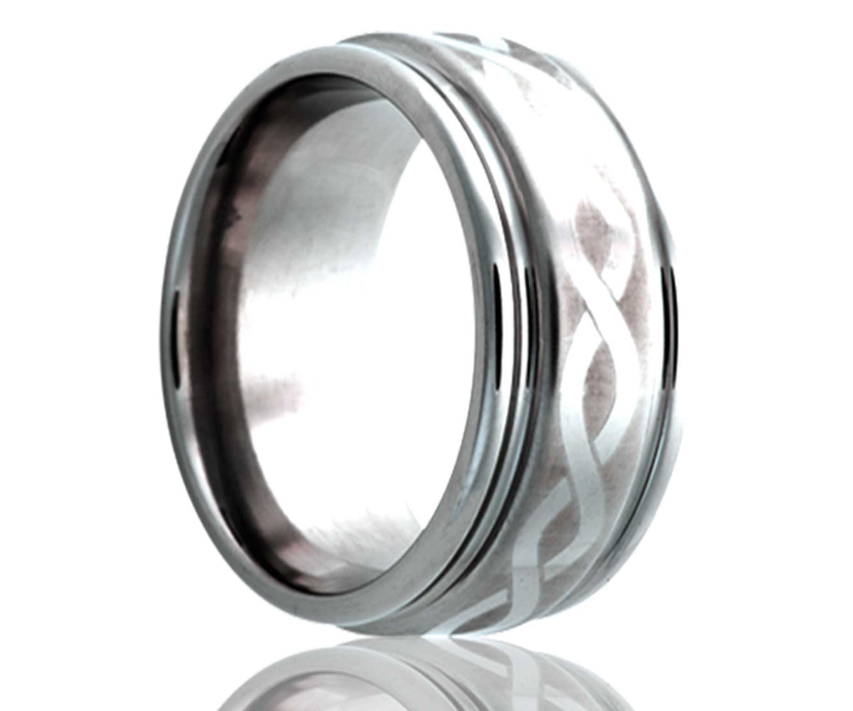 Anillo de titanio con ranuras profundas y grabado láser con el infinito