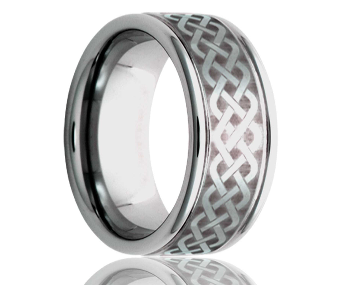 Anillo de titanio con ranuras profundas y grabado láser