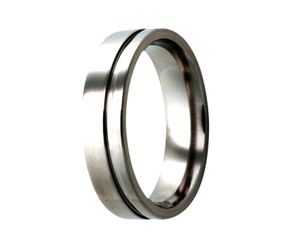 Anillo satinado de titanio con ranuras planas desplazadas