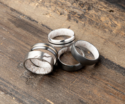 Anillo de tungsteno con borde biselado y diseño de camuflaje del desierto