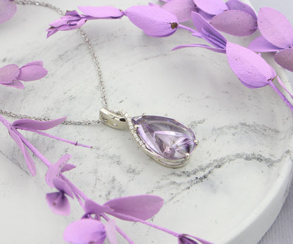 Collar de diamantes retorcidos con forma de lágrima tallada con amatista