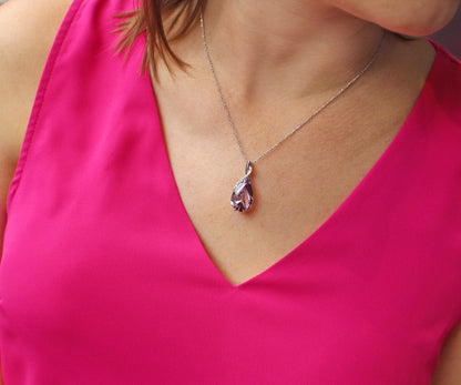 Collar de diamantes retorcidos con forma de lágrima tallada con amatista