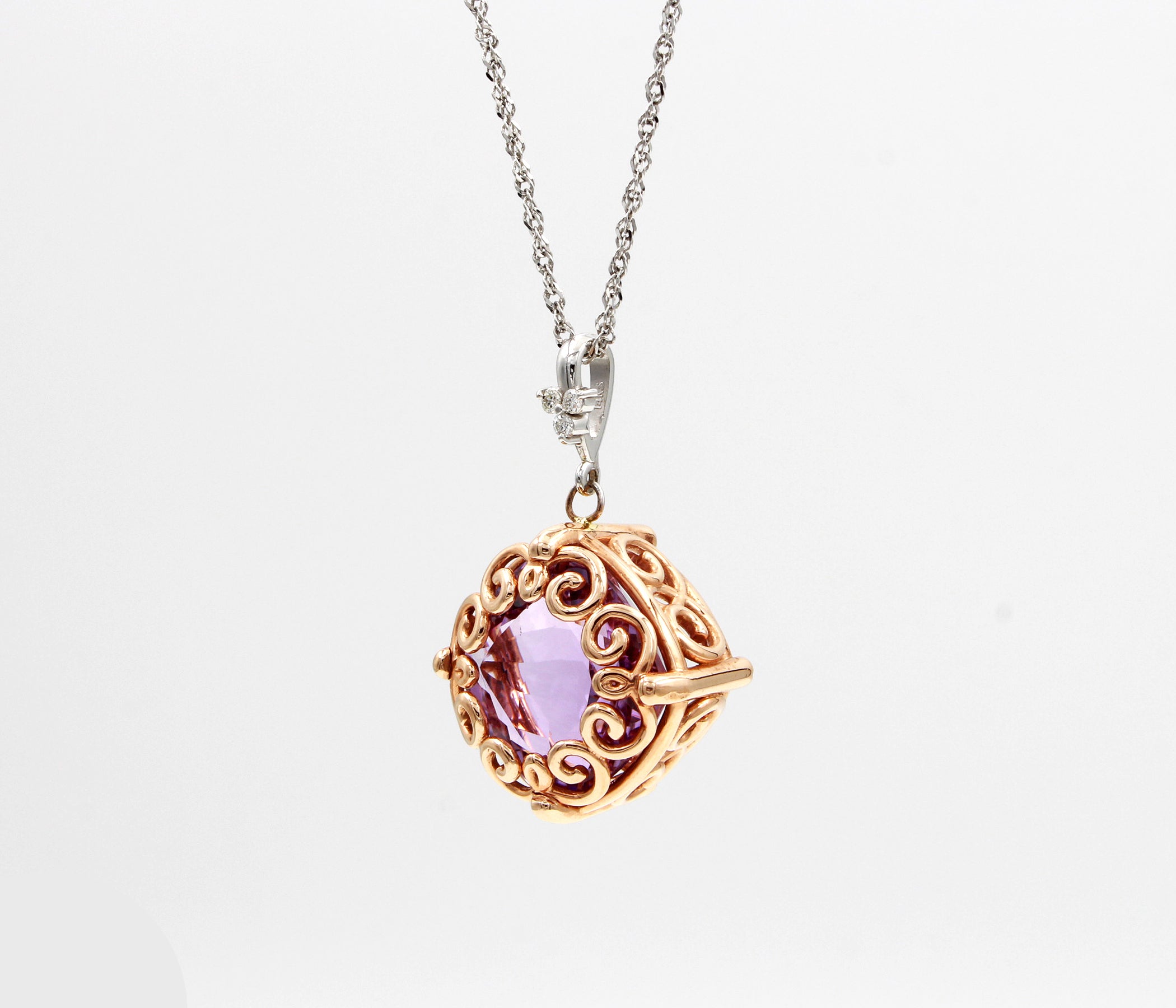 Collar de amatista y diamantes en espiral