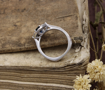 Anillo de oro con diamantes y forma de pera asimétrica moderna