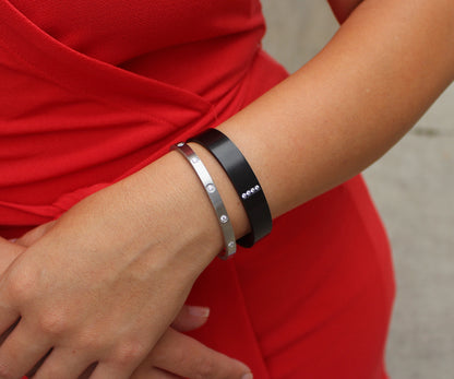 Pulsera estrecha de acero inoxidable con forma de estrella