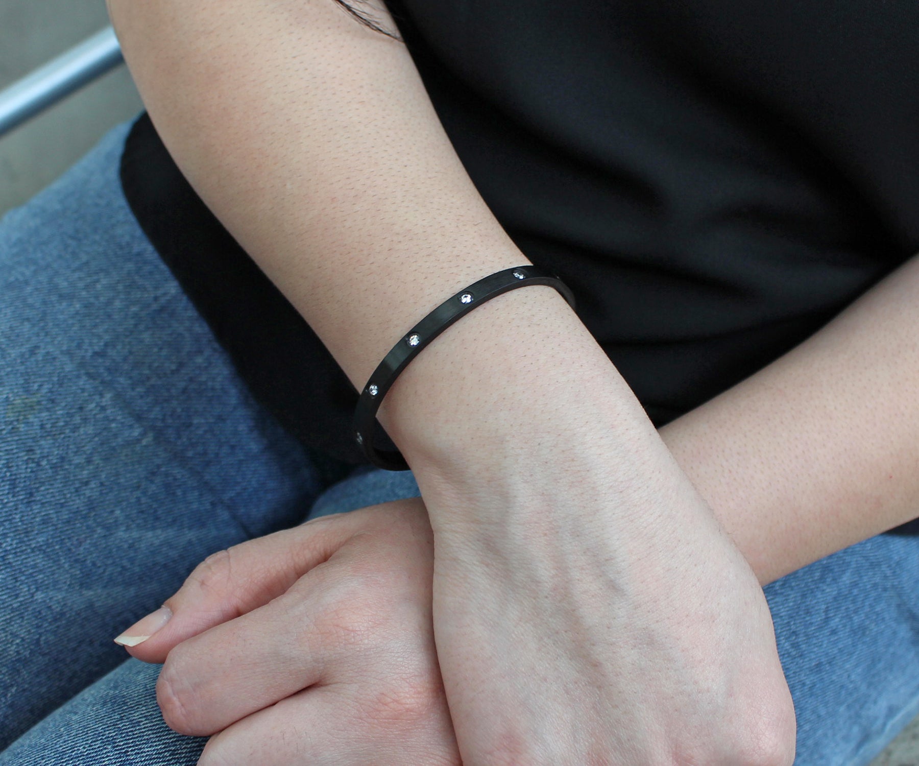 Star Bangle Narrow Black Bracelet