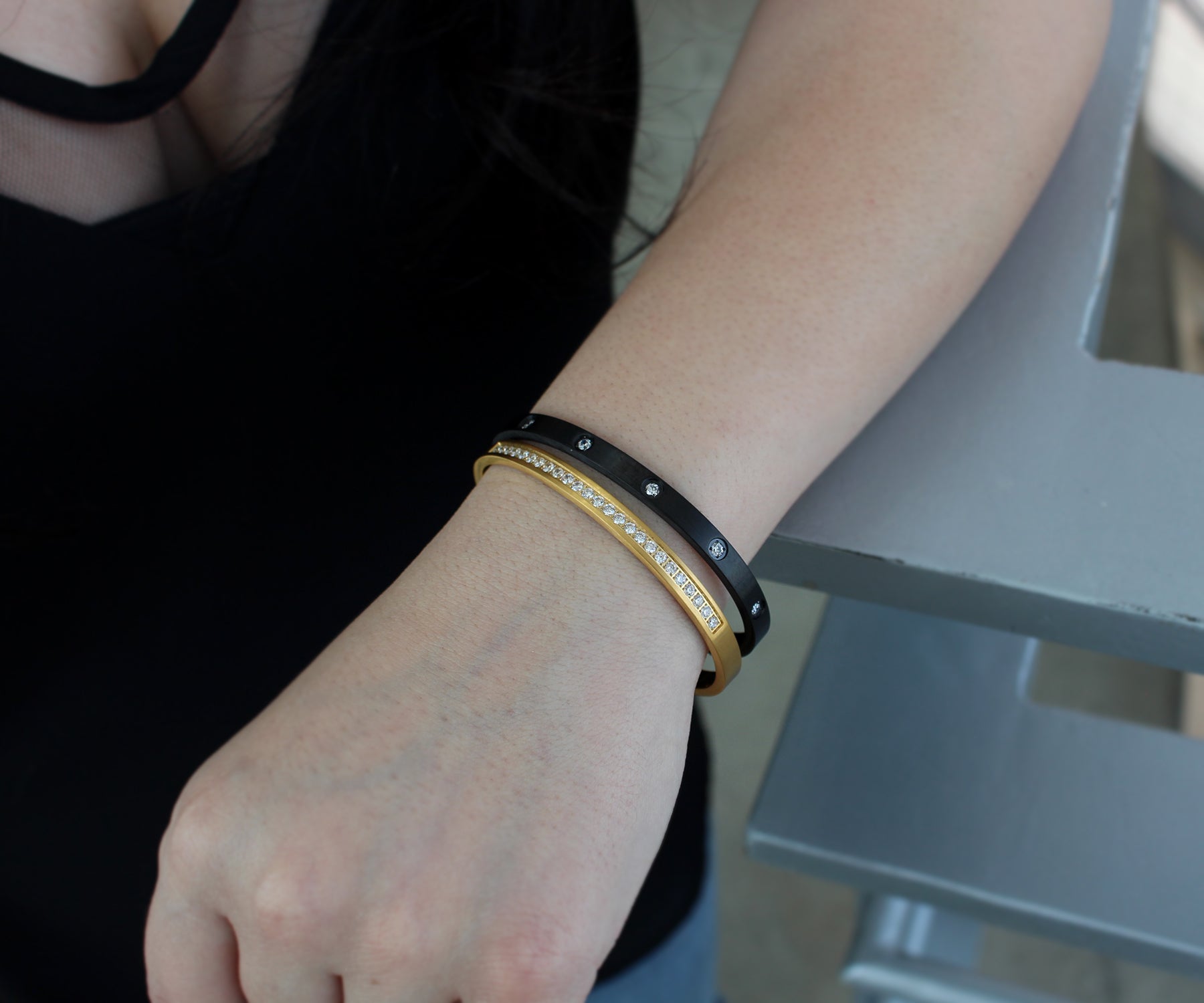 Star Bangle Narrow Black Bracelet