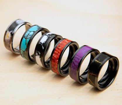 Anillo de cerámica con diamantes negros e incrustaciones de madera de sangre