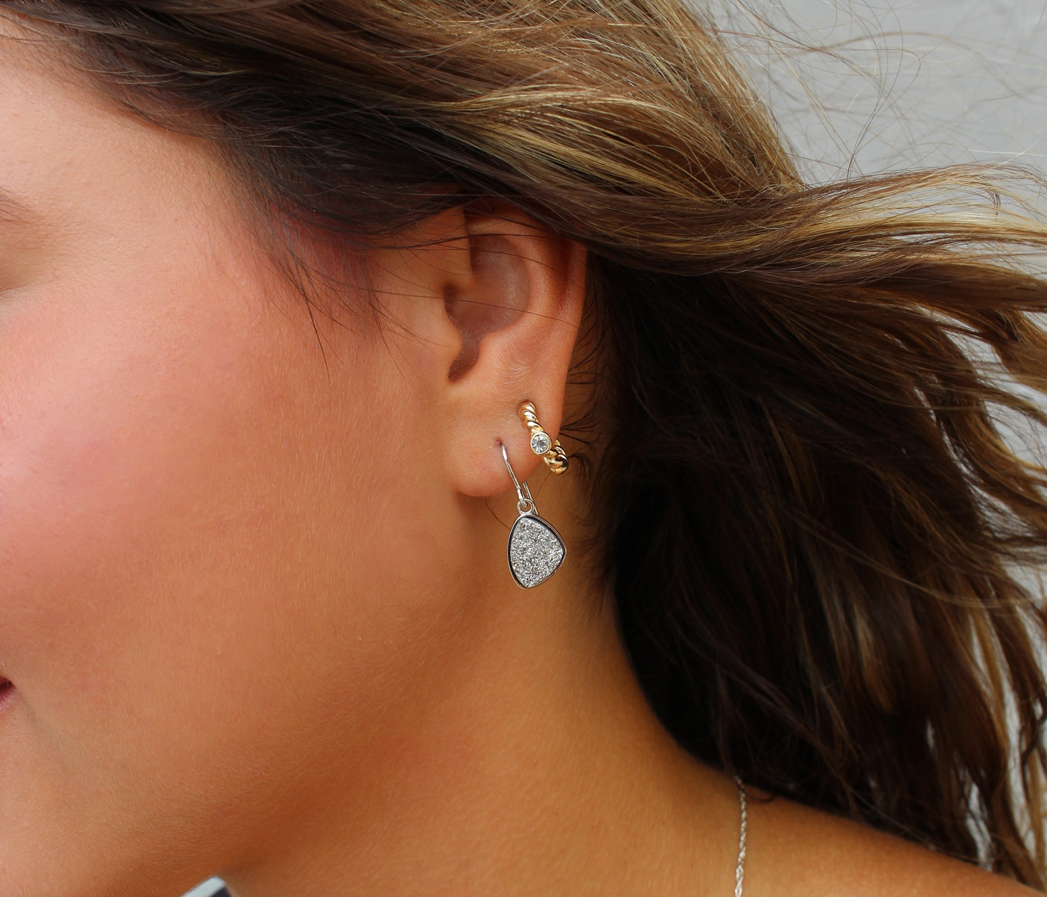 Pequeños pendientes de drusa de platino Trillion