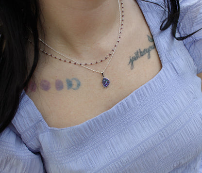 Cadena de plata rodiada con espinela negra y cuentas