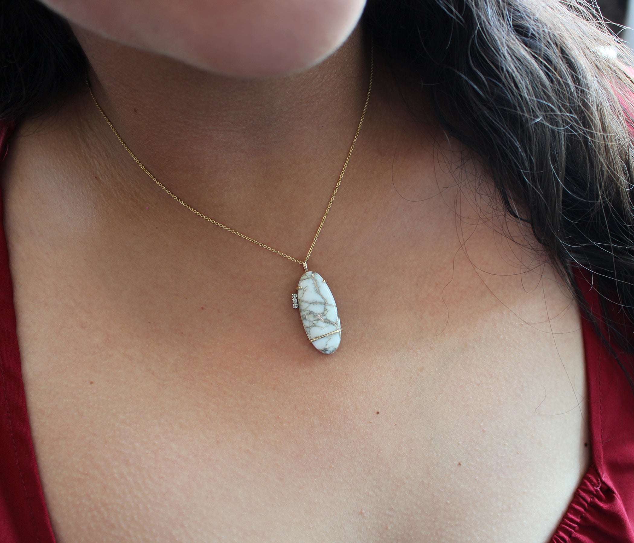 Collar de oro con diamantes y cuarzo con incrustaciones de oro ovaladas