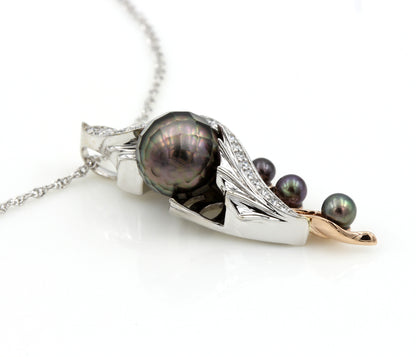 Collar de topacio con tres piedras de ópalo