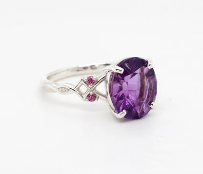 Anillo Art Déco dorado con halo de ágata musgosa y hexágono