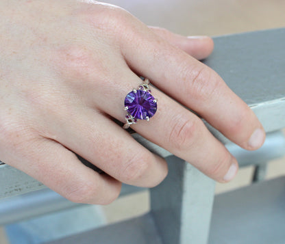 Anillo Art Déco dorado con halo de ágata musgosa y hexágono