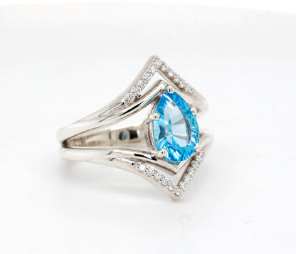 Anillo Art Déco dorado con halo de ágata musgosa y hexágono